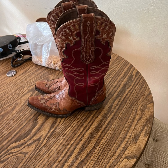 Women’s Ariat boots 6.5 only worn twice - Picture 1 of 7